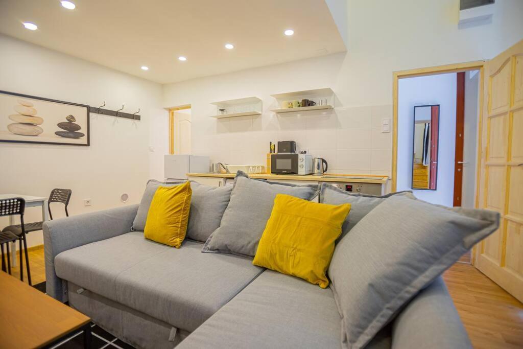 2 Bedroom Flat In The Dob Street, Venus Budapest Eksteriør billede