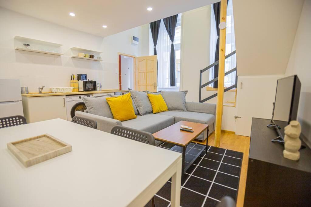2 Bedroom Flat In The Dob Street, Venus Budapest Eksteriør billede